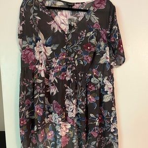 Torrid floral high low blouse NWT